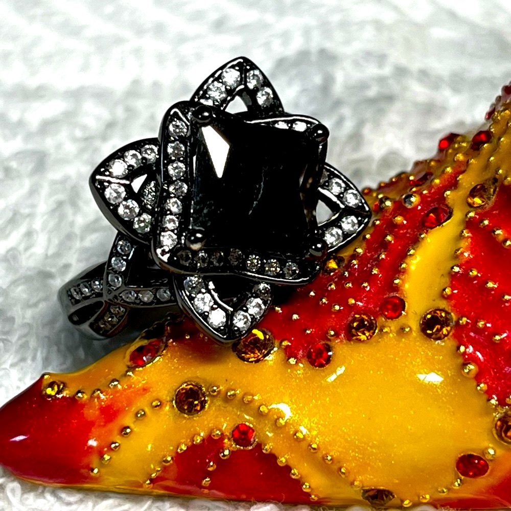 Pre loved black metal ring with rhinestone